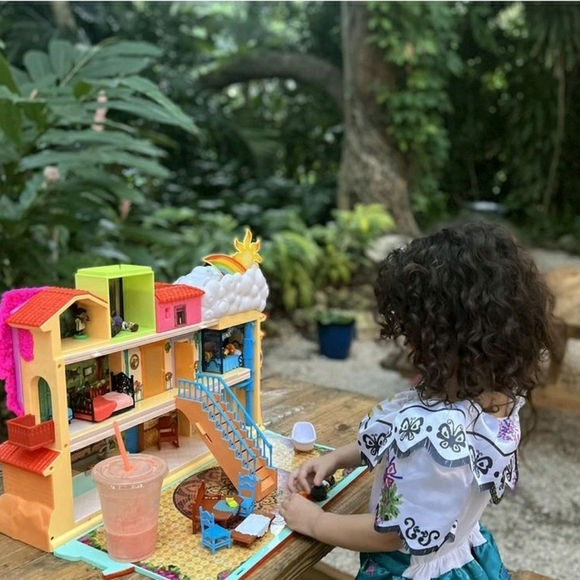 Casa Madrigal Casita Disney Encanto - Picture 4 of 9